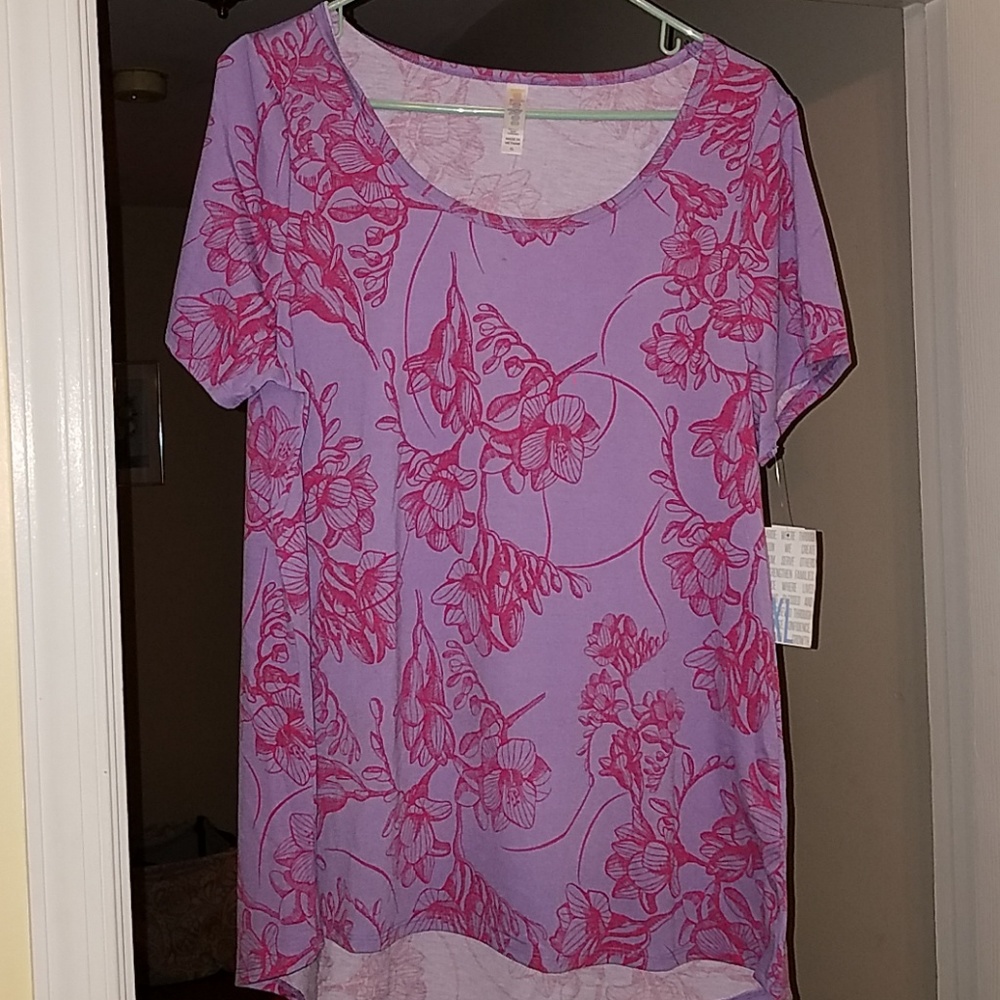Brand new XL Lularoe Classic Tee